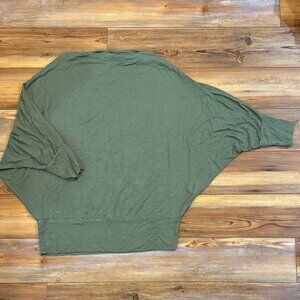 Women’s E.C. Green Batwing Sleeve Top